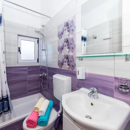 Daire Lampone - Free Private Parking Podgora (Split-Dalmatia)