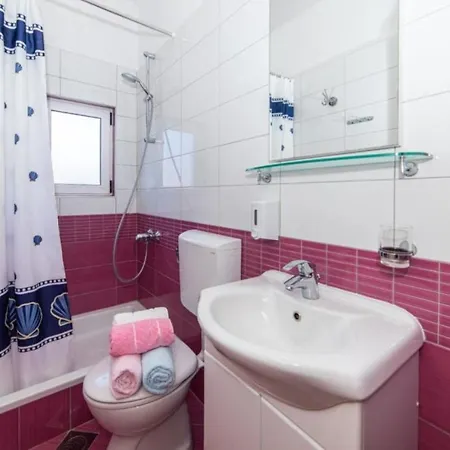 Daire Lampone - Free Private Parking Podgora (Split-Dalmatia)